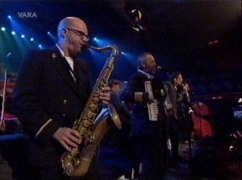 De 4 Tuoze Matrozen tijdens hun optreden bij Kopspijkers 14-12-2002 deel 2.